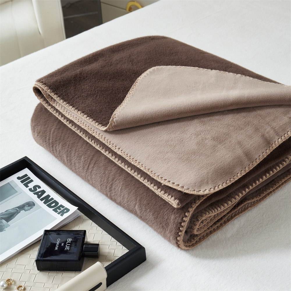 轻奢短暖水貂绒休闲盖毯冬季纯色沙发毯保暖绒单双人保毛卧室毯