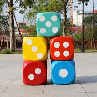 热销仿座椅骰子道具户外玻璃钢休闲真大雕塑商场酒店步行街装饰美