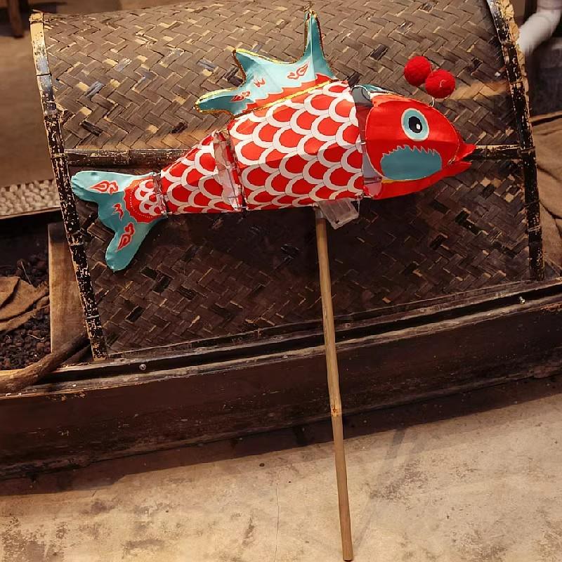 花灯鱼吊饰灯笼彩灯活动景区大型手举摇摆鲤鱼灯笼元宵巡游公园