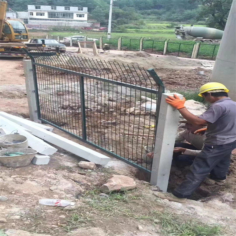 通线80018002开防护栅栏网片门水泥栅栏桥下口门加密网片