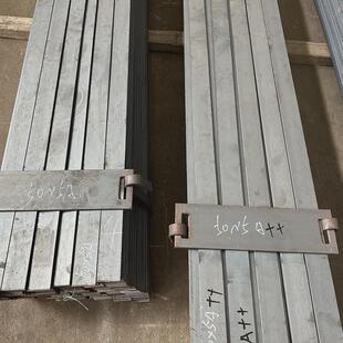 镀锌扁钢q235b镀锌圆现货钢条铁条耐磨扁钢钢条扁钢条带孔方棒