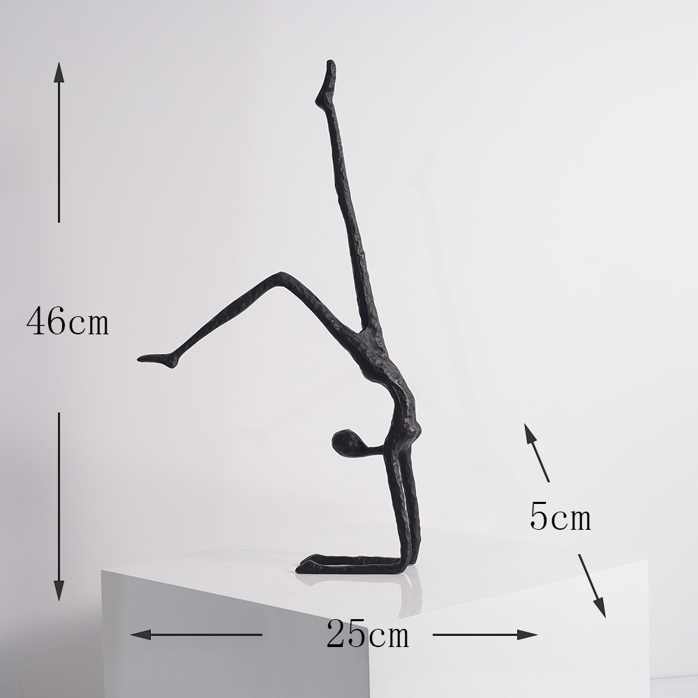 现代极简金属铸铁黑色人物摆件设计师款书房开放柜电视柜雕塑摆件