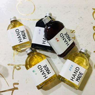 ins新款奶茶果汁网红玻璃饮料瓶二两扁酒瓶外卖带盖200ml密封罐