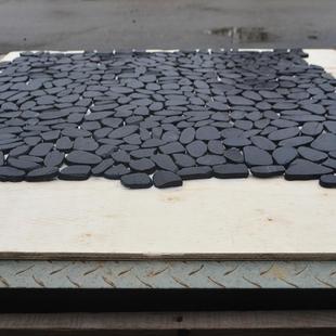 片石切黑色鹅卵石网贴石材石料供应黑色抛光切平