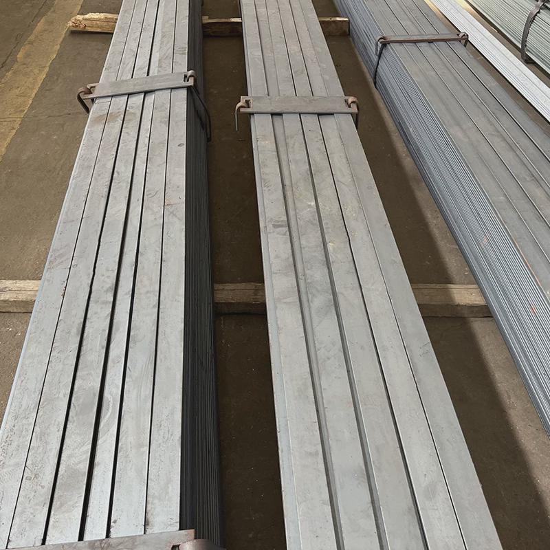 镀锌扁钢q235b镀锌圆现货钢条条耐磨扁钢铁条扁钢钢条带孔方棒