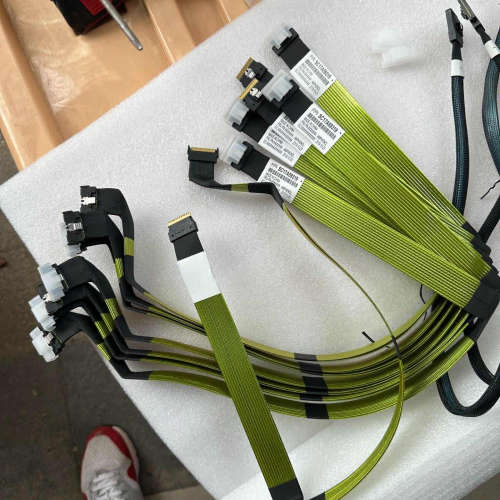 英业达gpu 8654 8i扩展卡对接线