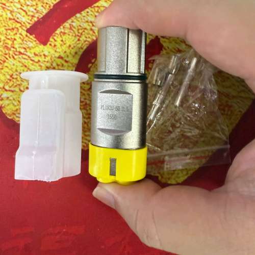 PL182U-60-2.5 安费诺连接器 标价为单价 实物图