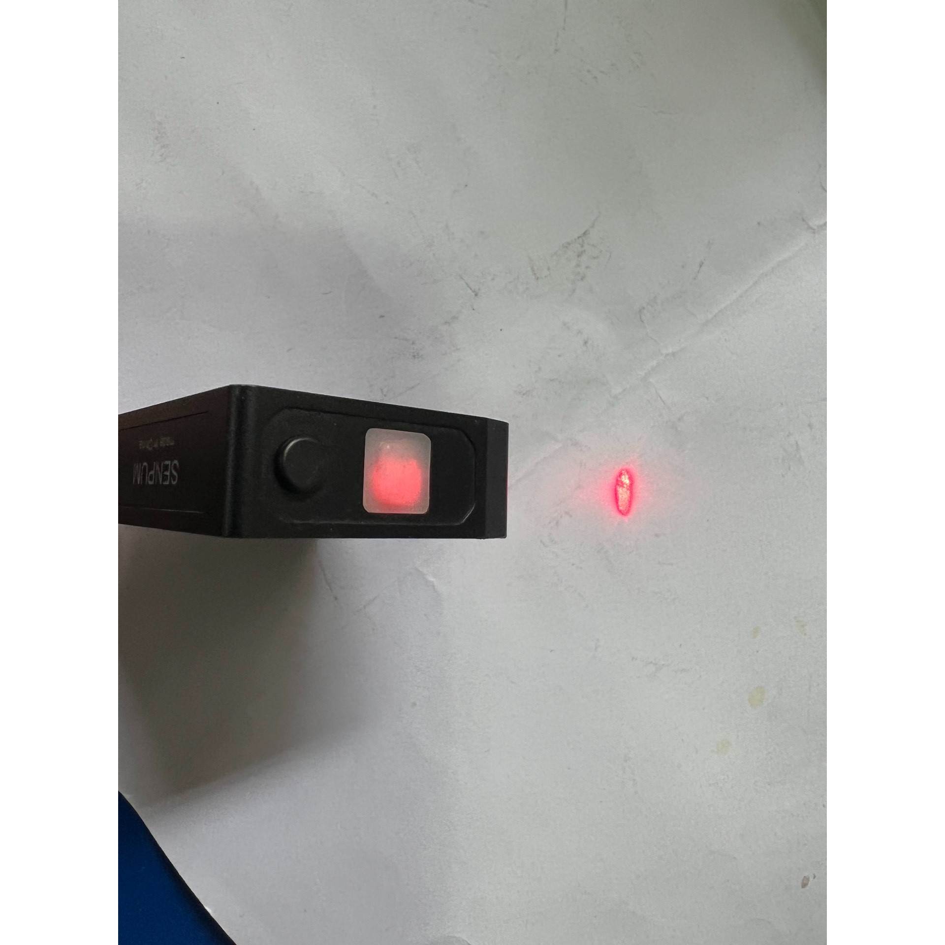 深浦激光传感器PC2-LS100N-N1，线有3米长，成色如