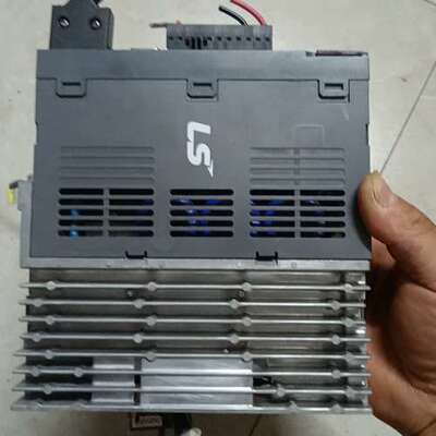 LS伺服驱动器L7NHA004U，二手拆机，成色如图，实物拍