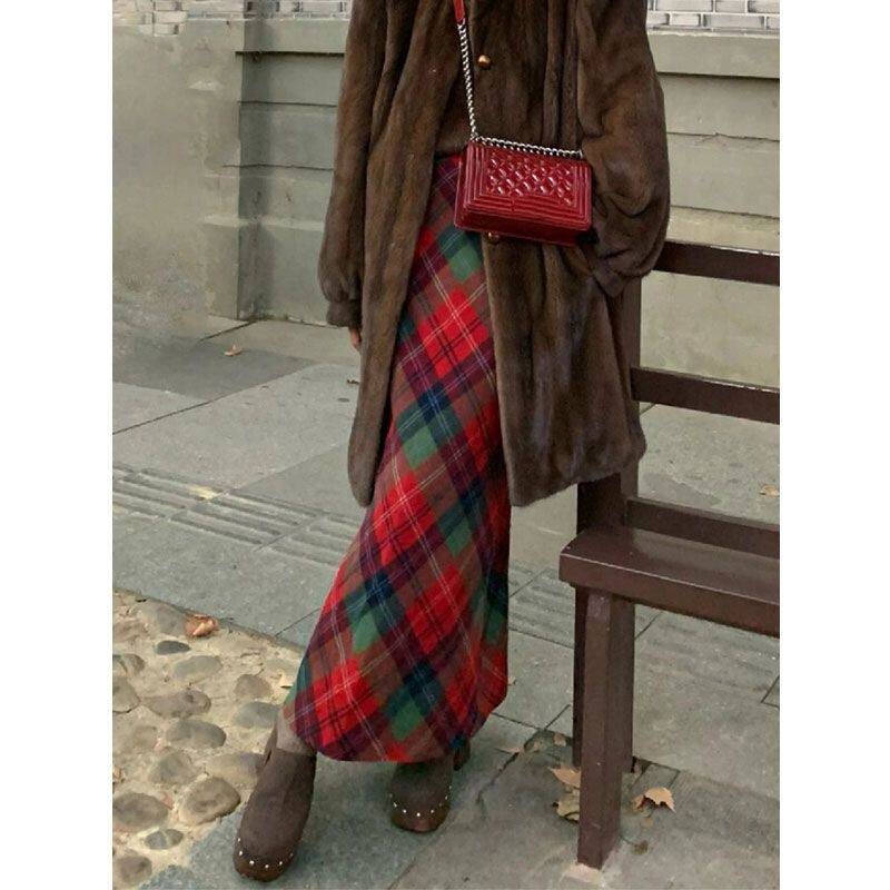 圣诞新年穿搭撞色格纹a字半身裙2023新款女冬季毛衣配高腰长裙子