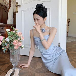 2025新款设计感小众轻奢法式蓝色吊带连衣裙高级修身气质