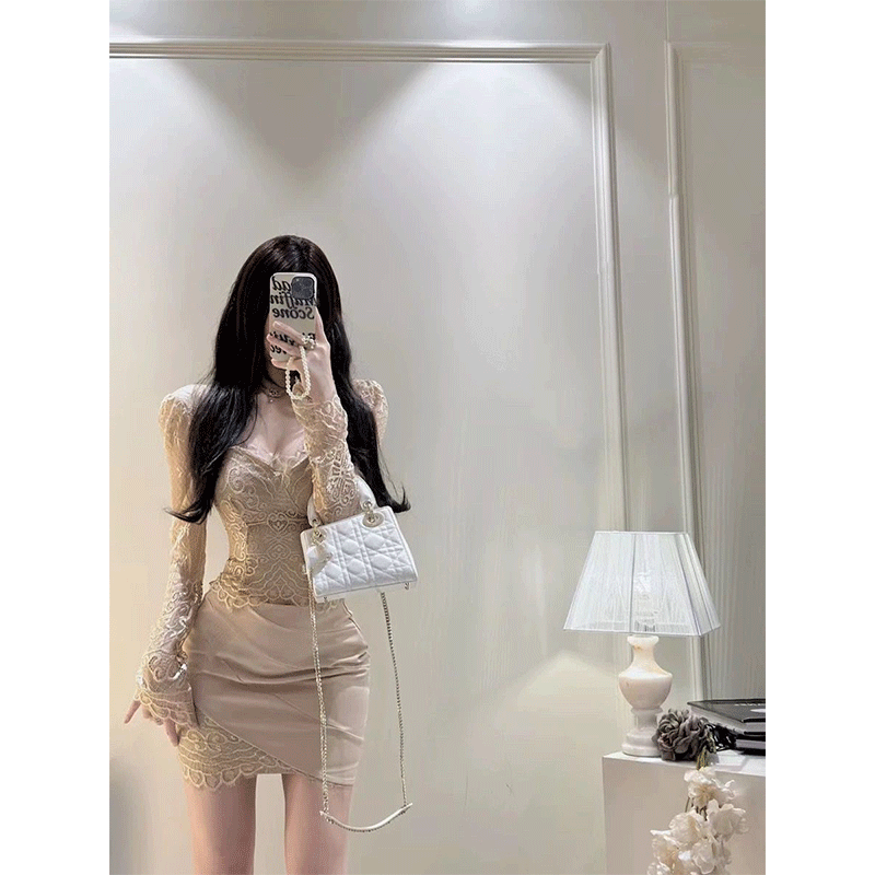 胸大腰细腿长修身裸色睫