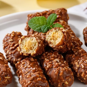 花生果仁巧克力夹心坚果棒米果年货休闲食品网红零食小吃糖果批发