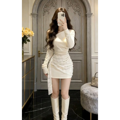 高级性感露肩白色针织连