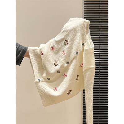 趣味刺绣排扣圆领长袖针