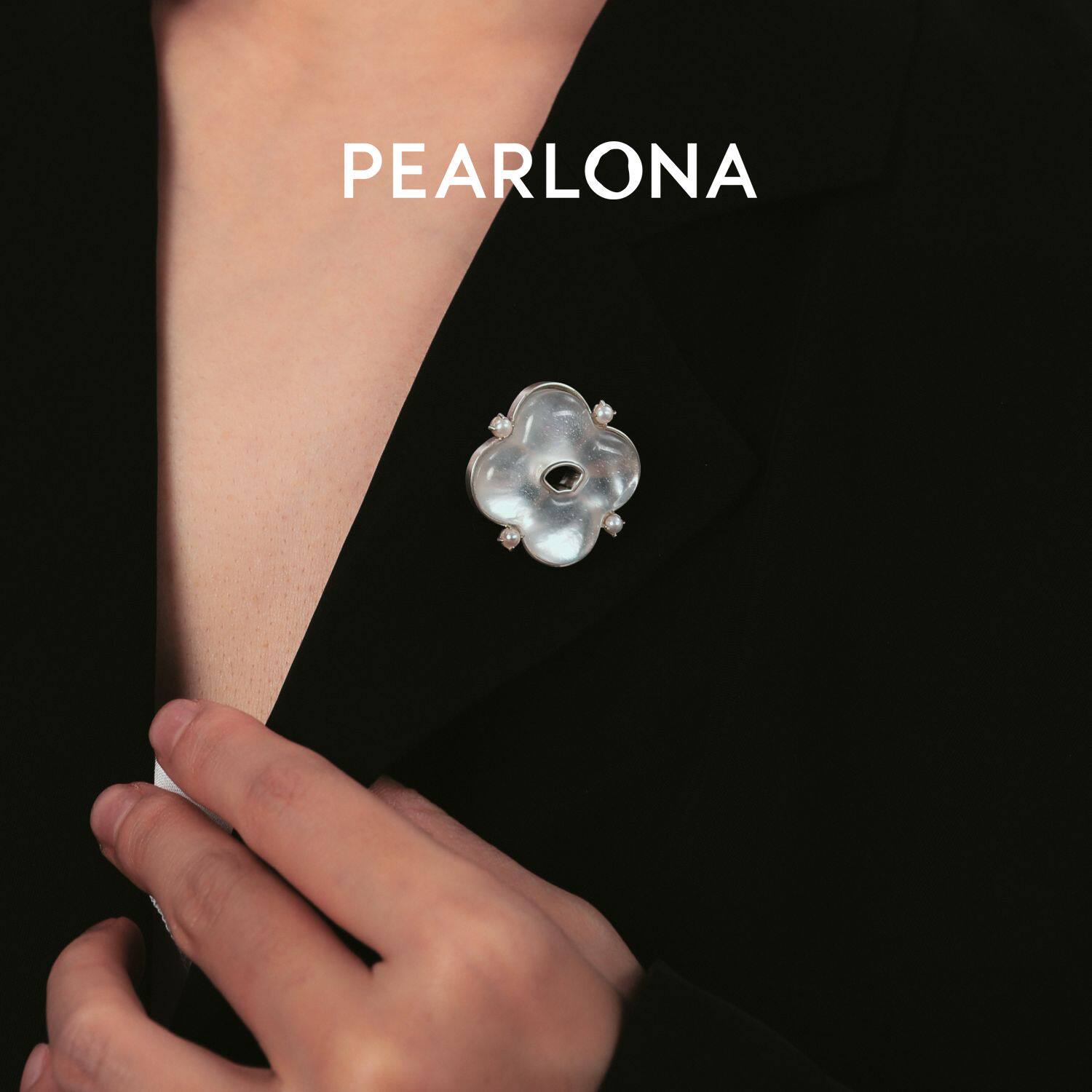 PEARLONA磐石云松-大海棠窗白贝母巴洛克珍珠银胸针新中式
