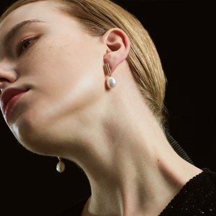 PEARLONA简单巴洛克珍珠金色短棍耳环金银双色简约高级商务通勤