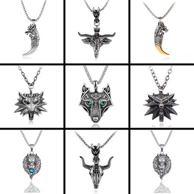 Vintage Norse Wolf Head Vikings Pendant Necklace Green Cryst