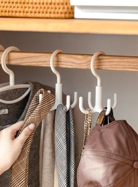 Rotating hook bag belt to tie the scarf scarves chest four