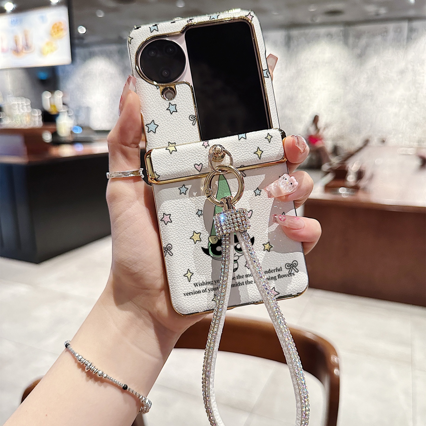 帽子飞天女警皮纹折叠屏手机壳