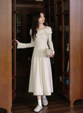 法式白色长袖连衣裙女秋冬季巨好看长裙设计感假两件收腰a字裙子