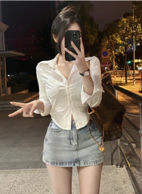 纯欲风白色衬衫女秋季新款辣妹气质衬衣设计感小众修身短款上衣