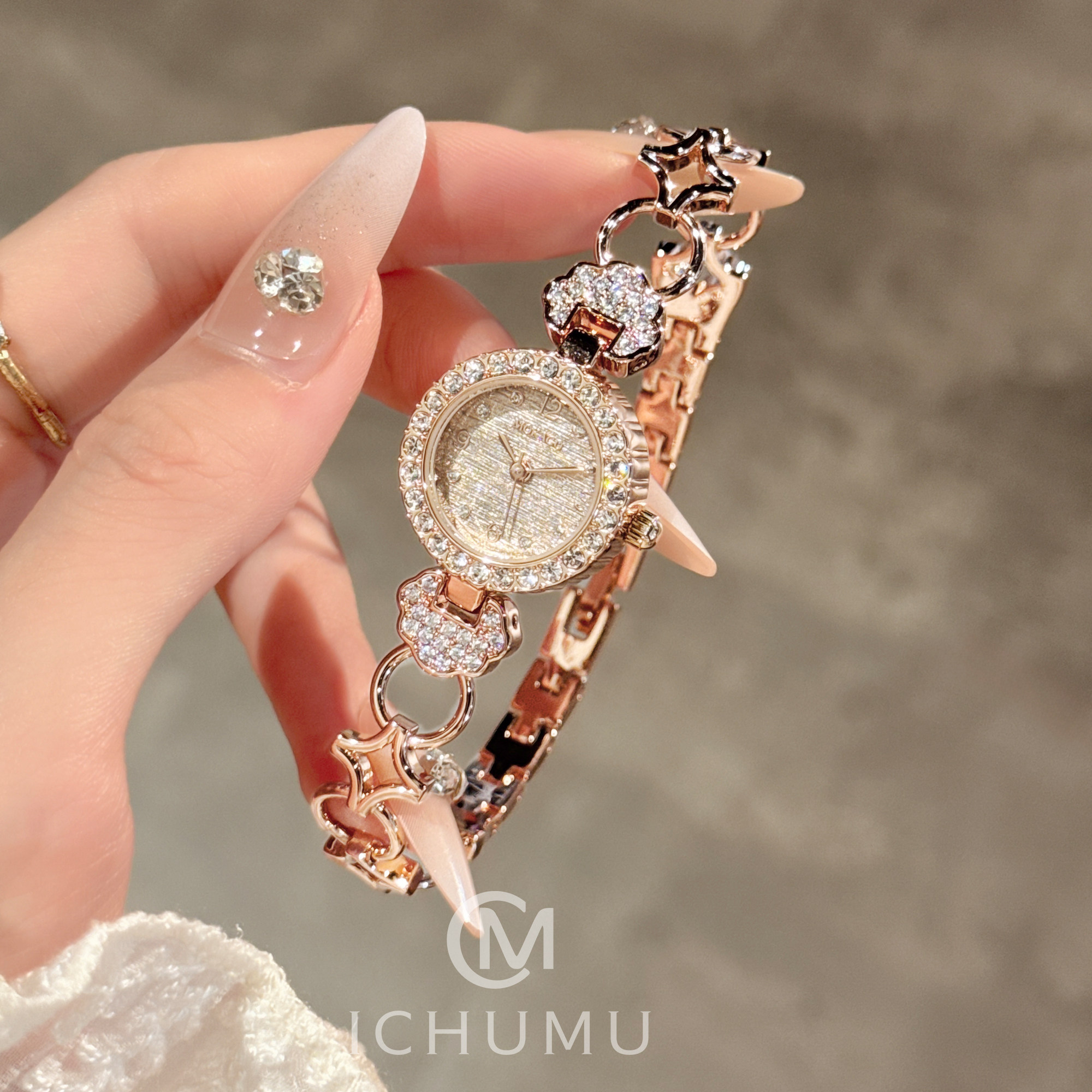 ICHUMU女款手链镶钻防水小圆表图片