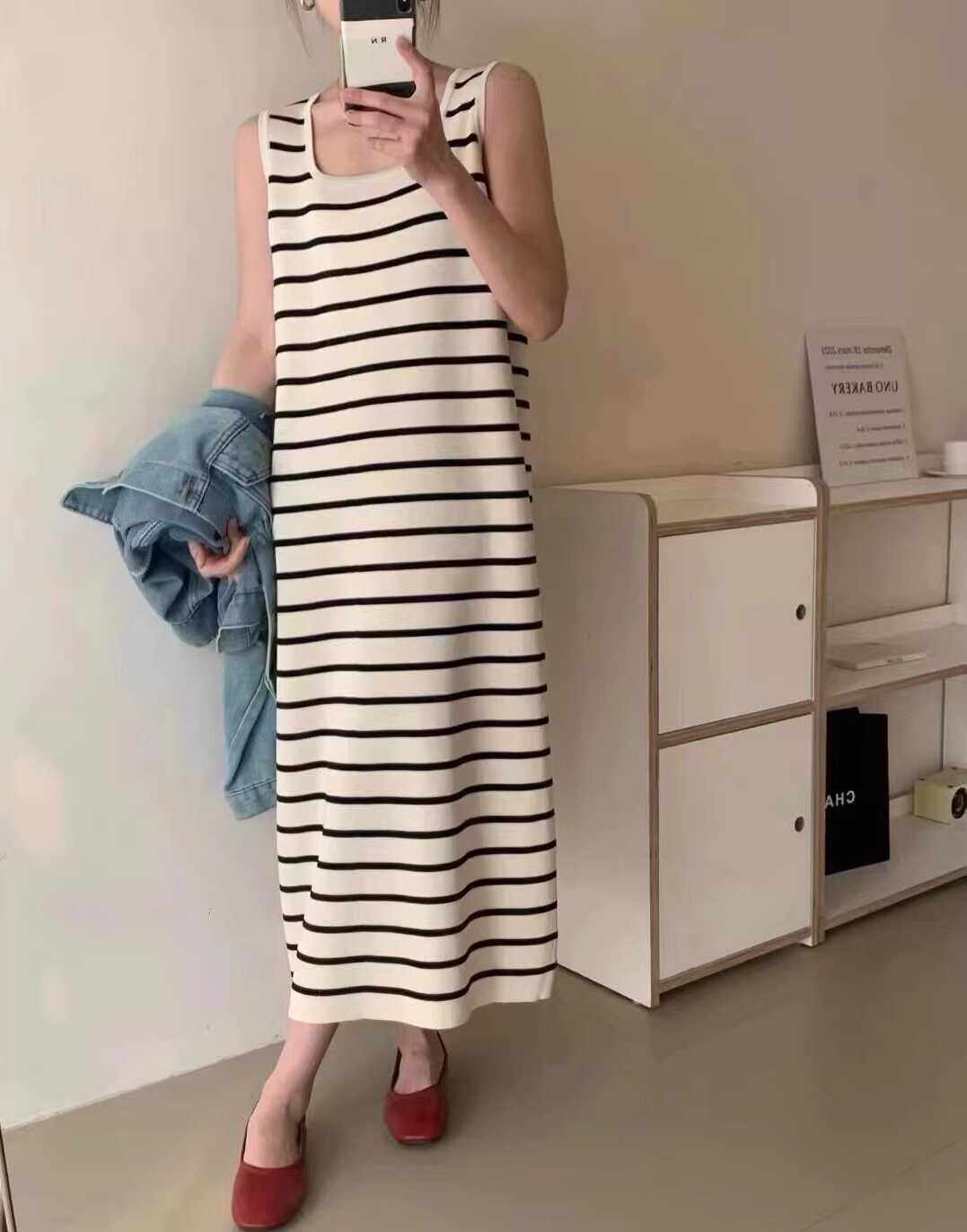 针织条纹无袖连衣裙夏季新款宽松显瘦方领背心裙遮肚子冰丝长裙子