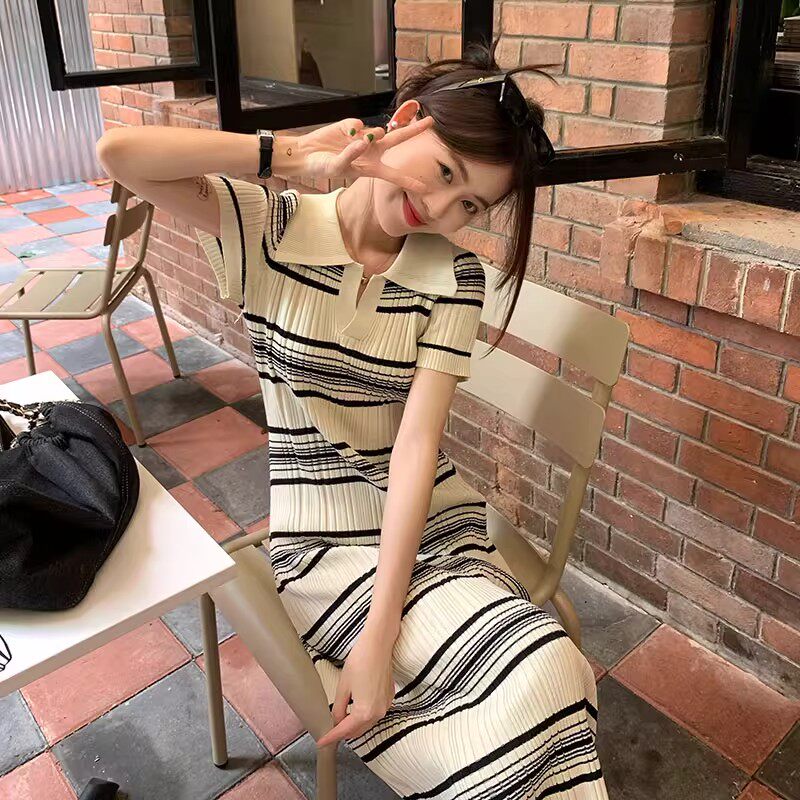 高级感轻奢复古连衣裙女夏季新款条纹polo领收腰甜美气质针织长裙