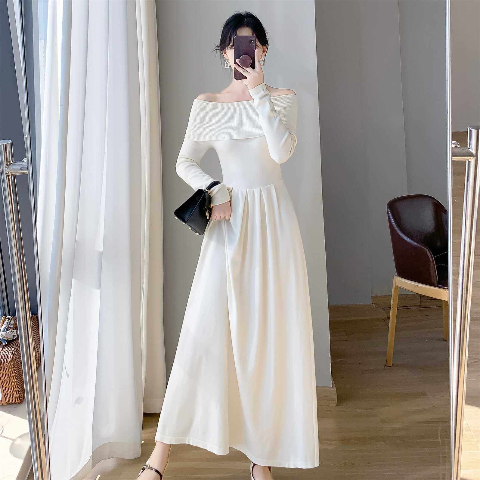 白色一字肩长袖连衣裙2024新款女秋冬气质针织长裙显瘦修身毛衣裙