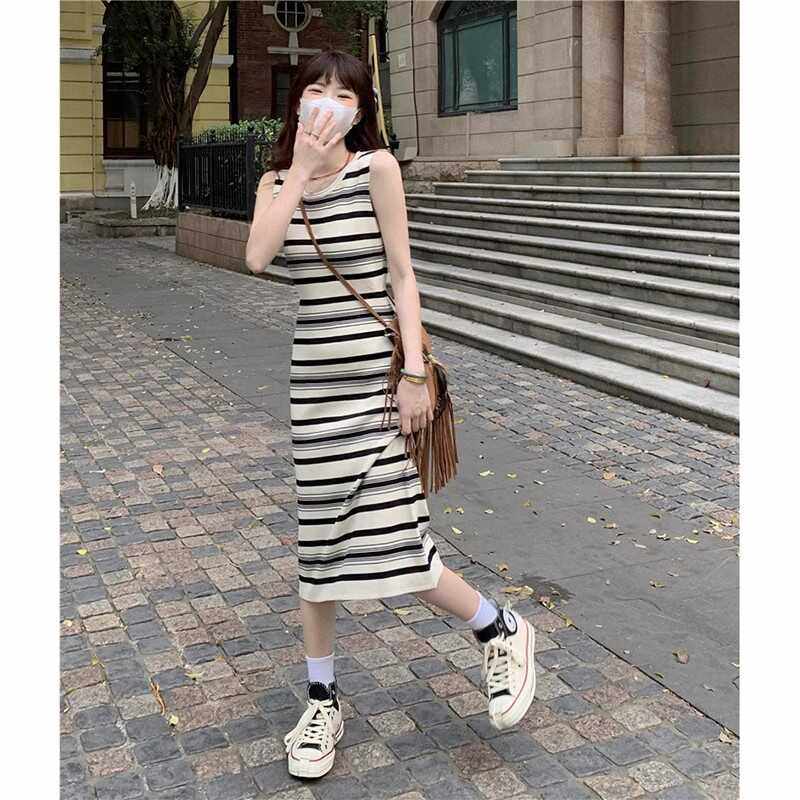 夏季气质无袖裙子2024年韩版显瘦修身条纹圆领中长款背心连衣裙女