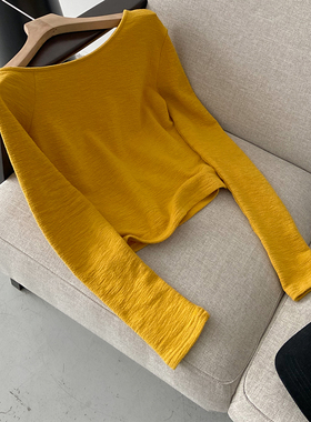 LIL CHER黄色斜肩长袖t恤女春可外穿修身内搭打底衫纯欲露肩上衣