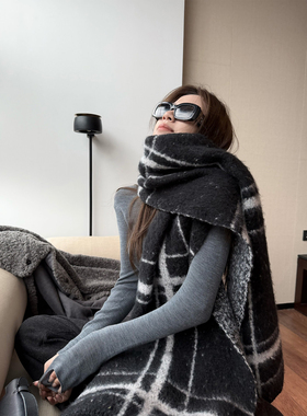 LIL CHER 极简黑白配色氛围感绒绒软糯保暖大大大围巾针织披肩