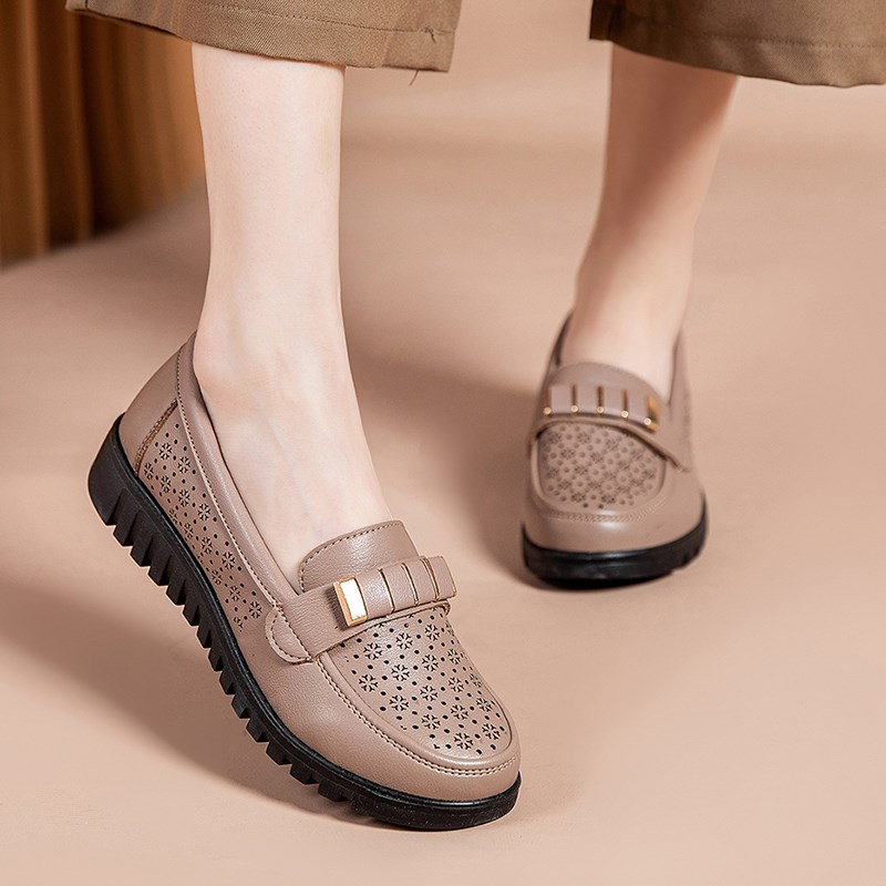 夏季真皮休闲单鞋女透气镂空皮鞋洞洞鞋平底中老T年妈妈鞋豆豆鞋
