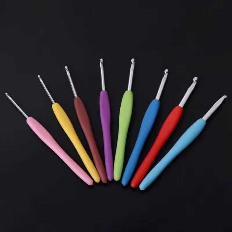 8Pcs Crochet Needles 2.5-6mm Plastic Handle Hooks Knitting S