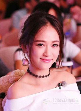 Contracted neck chain with clavicle joker black neck