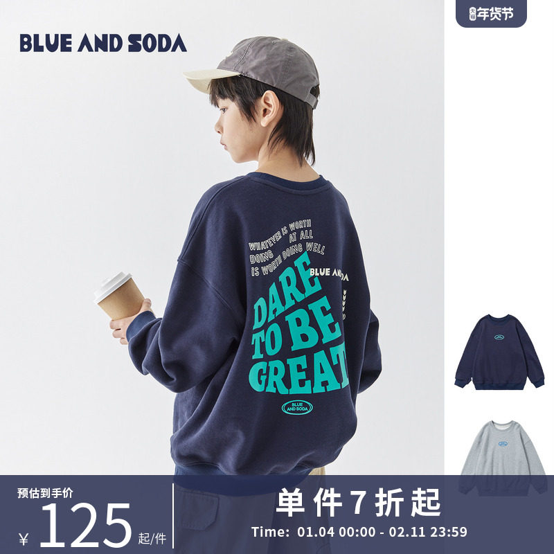 蓝汽水2025秋季圆领印花卫衣男童字母宽松上衣中大童全棉亲子装