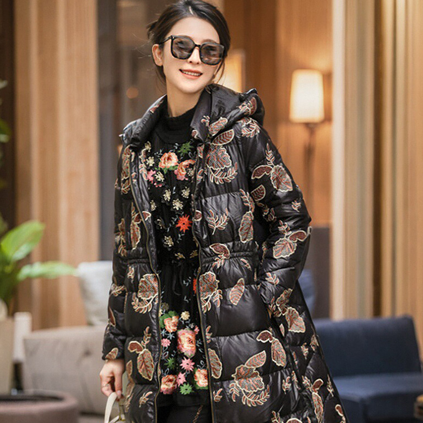 虫音白鸭绒羽绒服女高端轻奢刺绣收腰黑色显瘦百搭中长款过膝外套