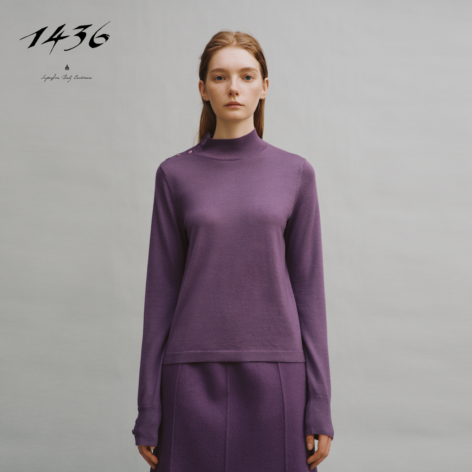 1436 小山羊绒精纺半高领贝壳扣装饰女套衫