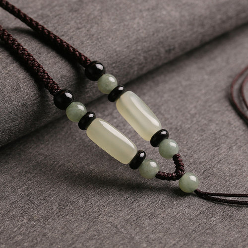 和田玉吊坠挂绳编翡翠石佩