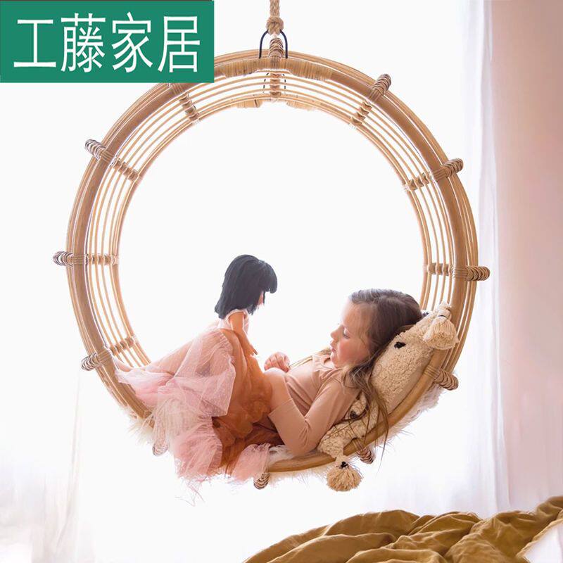 网红民宿室内阳台秋千吊