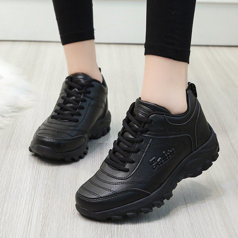 厨房专用鞋女皮面防水防油防滑工作鞋软底久站不累脚全黑色运动鞋