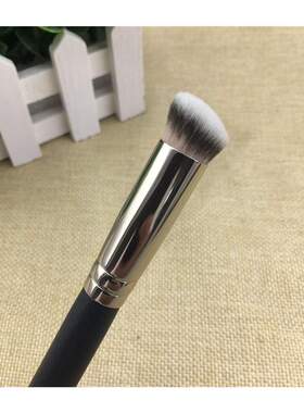 1 piece Angled Concealer Makeup brushes M270s Small partial