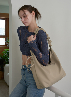 韩国自创品牌ALKI ALKA 尼龙布料单肩包斜挎包大容量水桶包腋下包