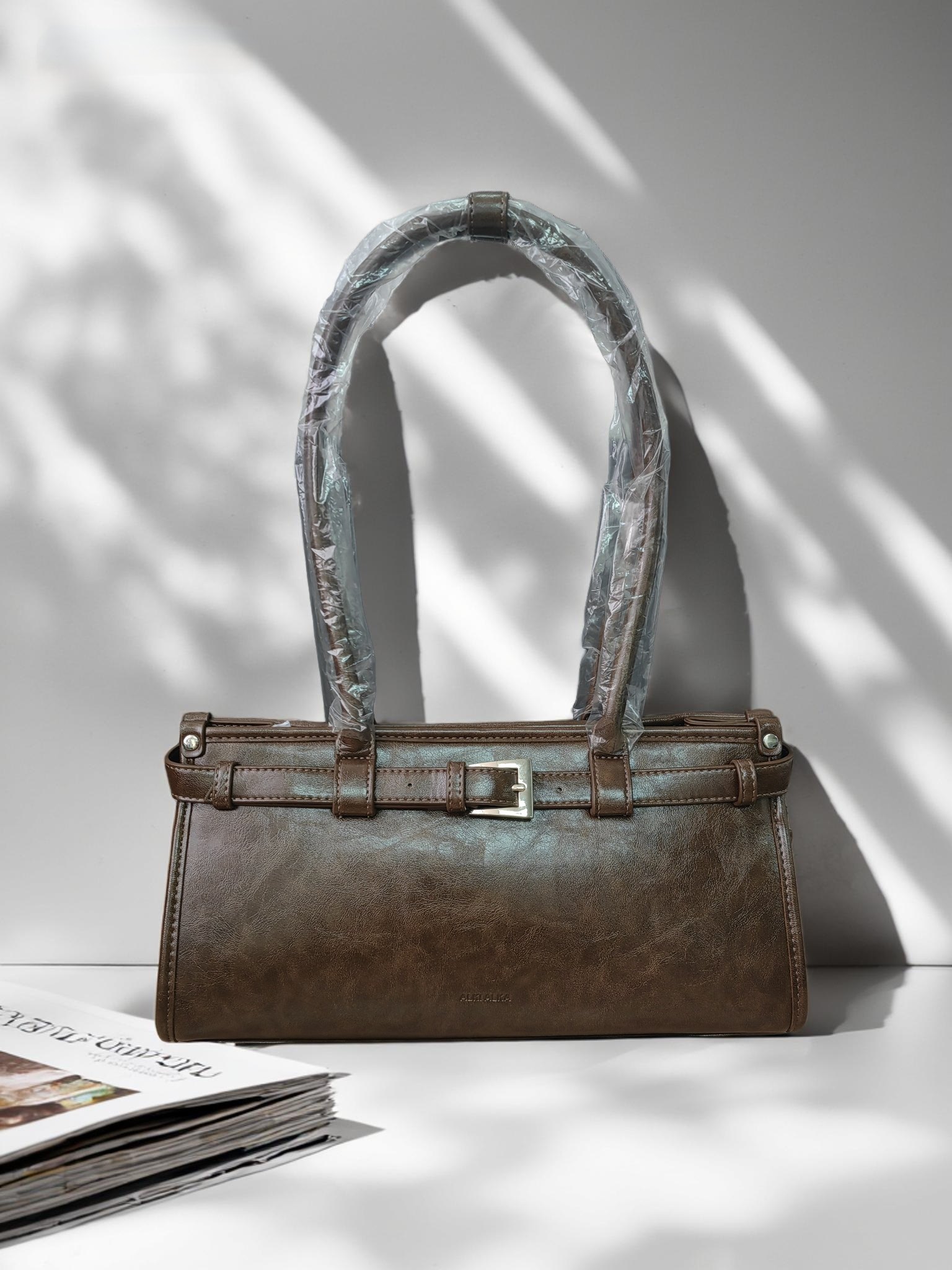 韩国小众设计感复古高级感通勤手提凯莉包皮带搭扣斜挎包百搭质感