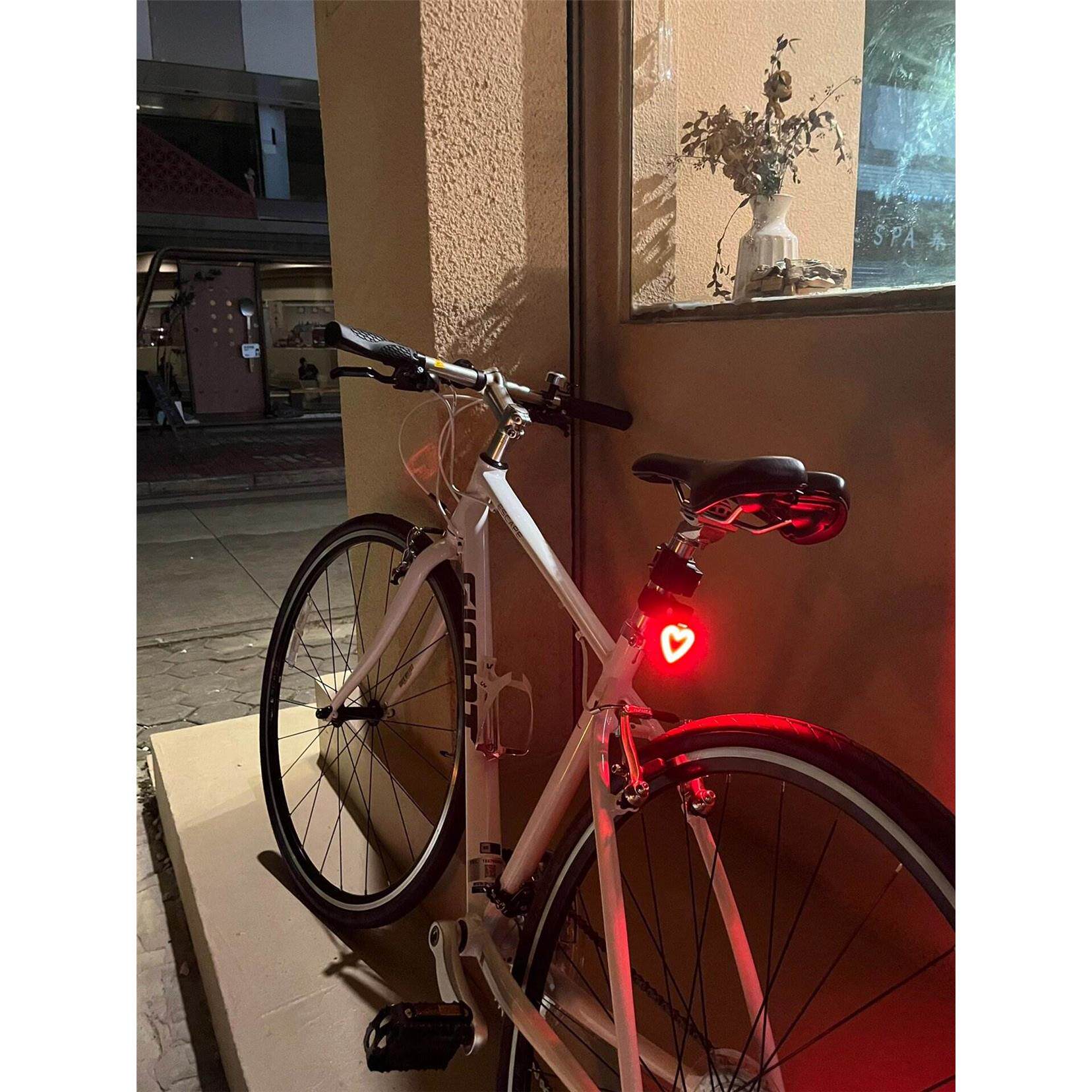公路车爱心尾灯自行车后尾灯usb充电山地车灯夜骑行警示灯小配饰