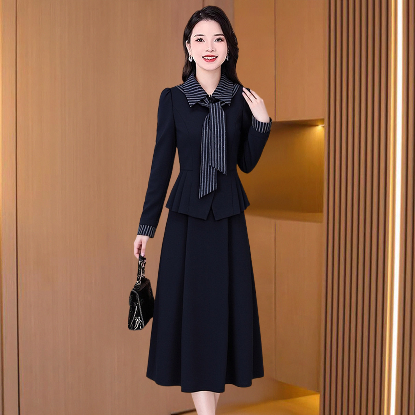 优雅条纹领带连衣裙女2026春秋新款显瘦时尚气质40减龄穿搭两件套