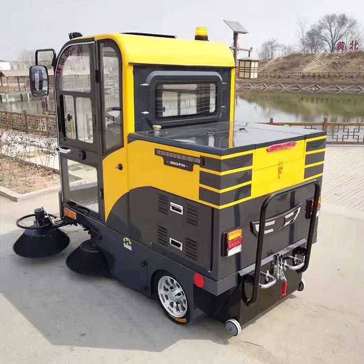 封闭座驾电动驾驶式多功能扫地机
