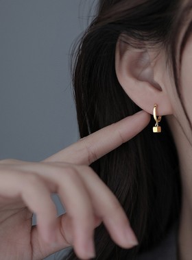新款冷淡风几何方块耳环高级感小众简约设计耳钉潮流百搭气质耳饰