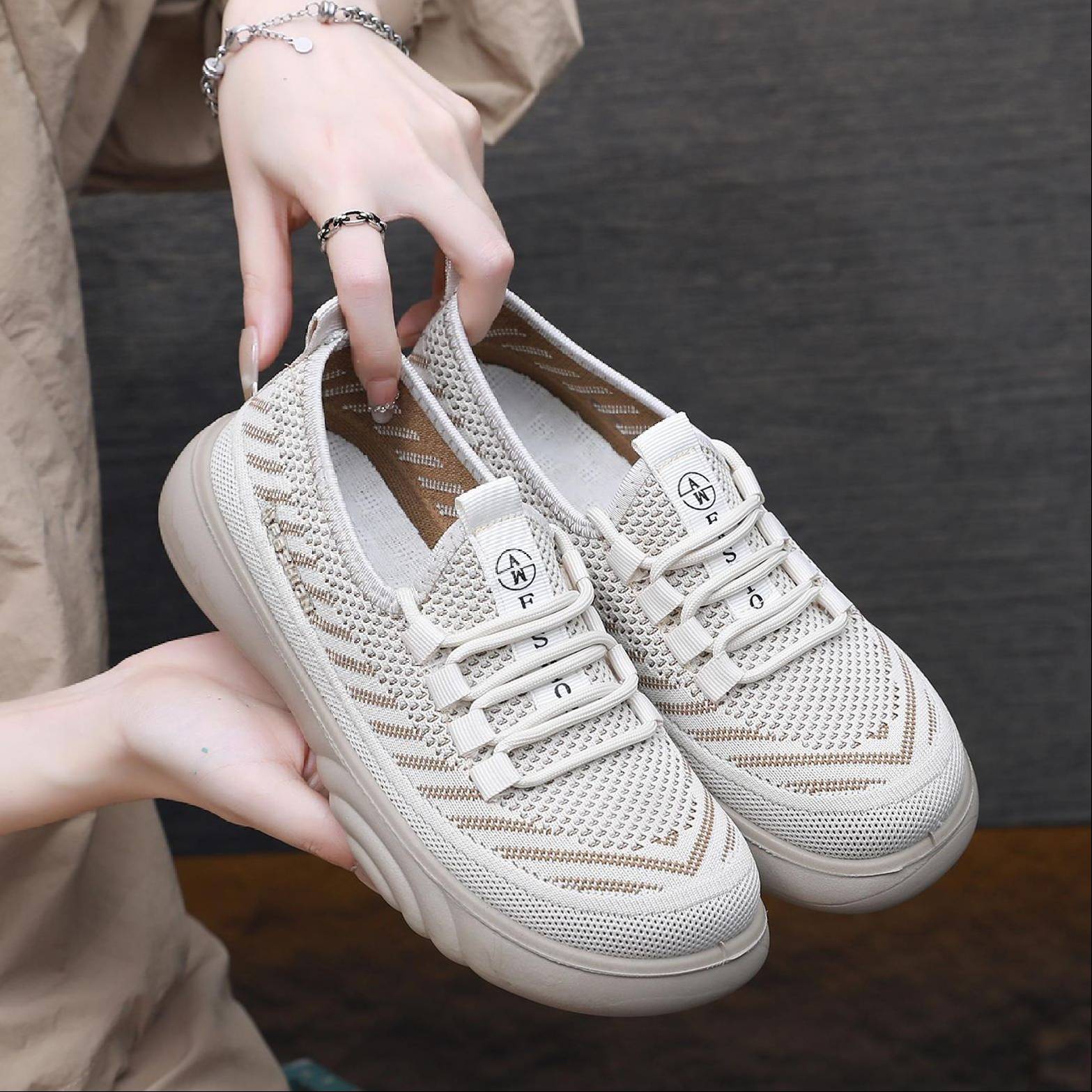 春秋新款飞织妈妈鞋软底舒适